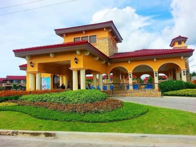 Relaxing Home At Camella Bacolod, Near Airport, Rockwell, Terminals, Famous Resto 外观 照片